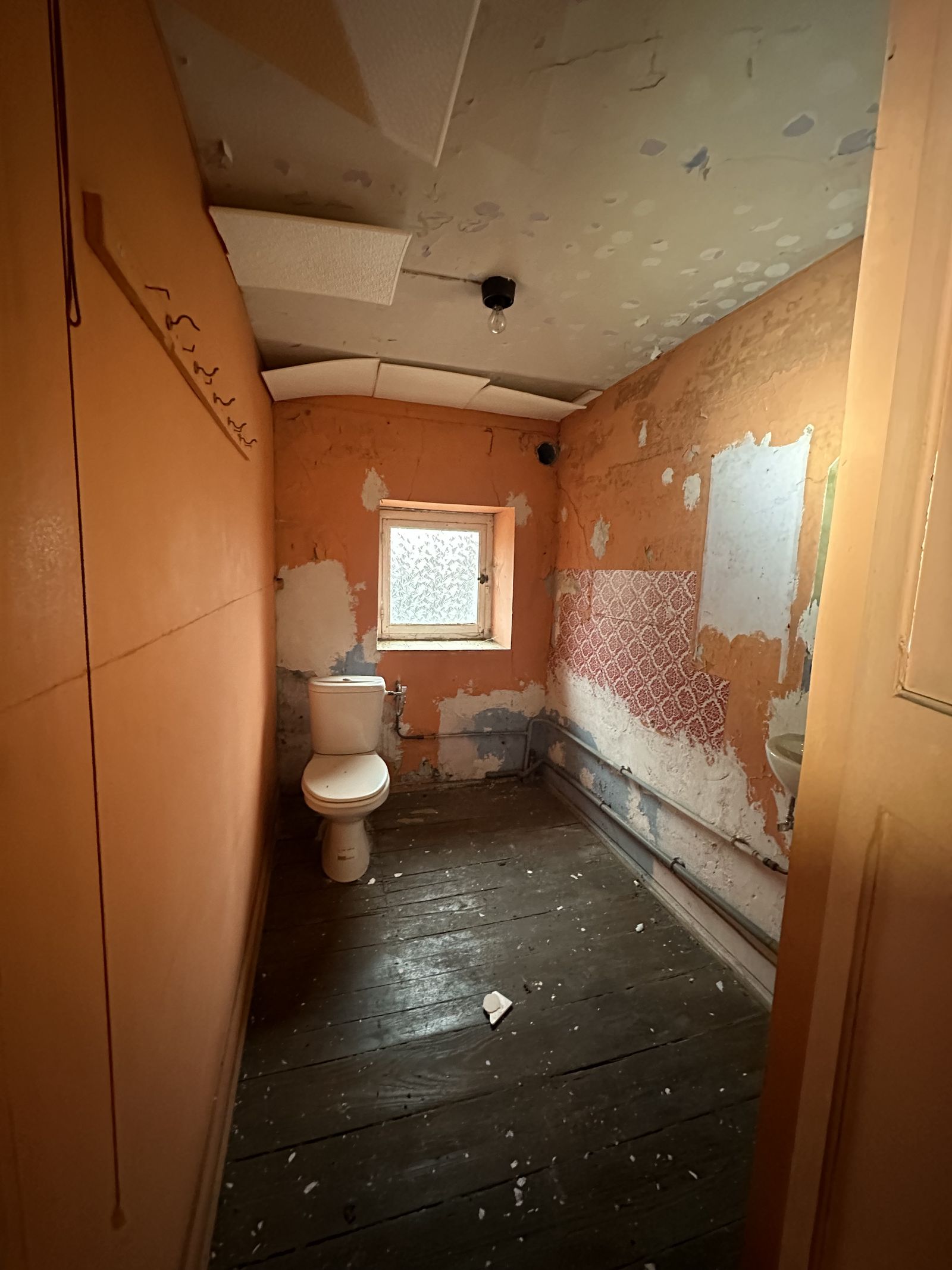 Salle de bain 2ème étage — avant