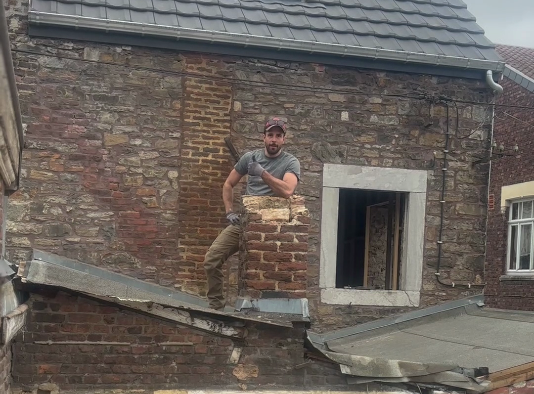 Antoine au travail sur le chantier